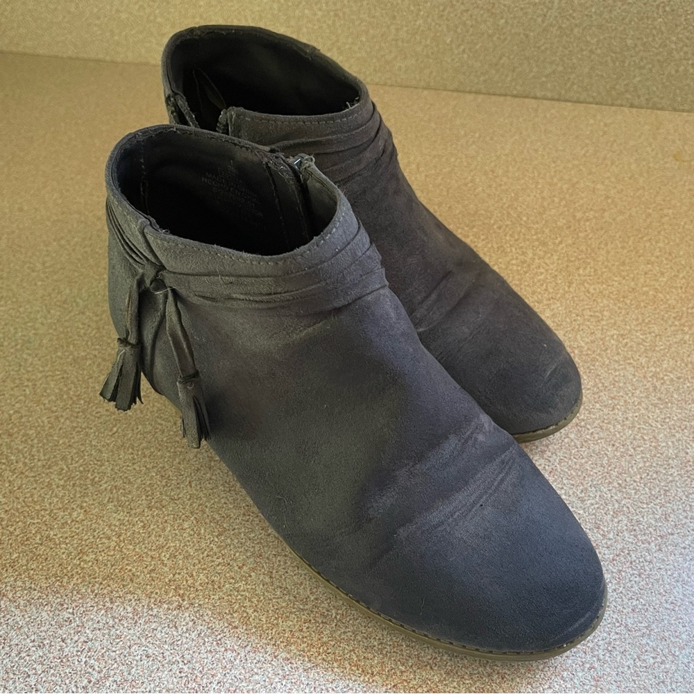 Little girl size 1 ankle boot